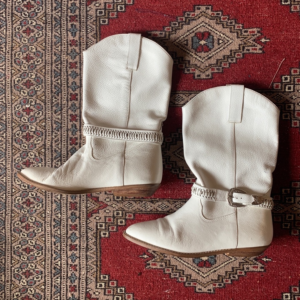 Amazing white cowgirl boots